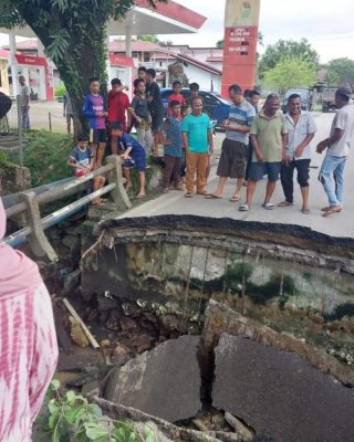 Tak Pernah di Perbaiki Jembatan di Ruas Jalan Provinsi Sinabang-Sibigo Terjun Bebas