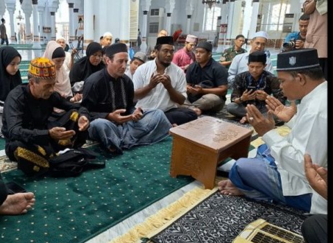 WNA Prancis Masuk Islam, Ucapkan Kalimah Syahadat di Masjid Raya Baiturahman Banda Aceh