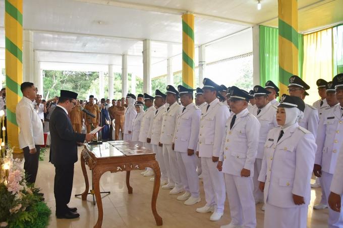 Pj Bupati Aceh Tamiang Lantik 39 Datok Penghulu, Ini Pesan Meurah Budiman