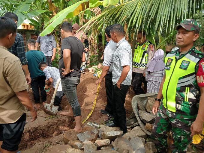 Warga Rukoh Temukan Kerangka Manusia Saat Gali Pondasi