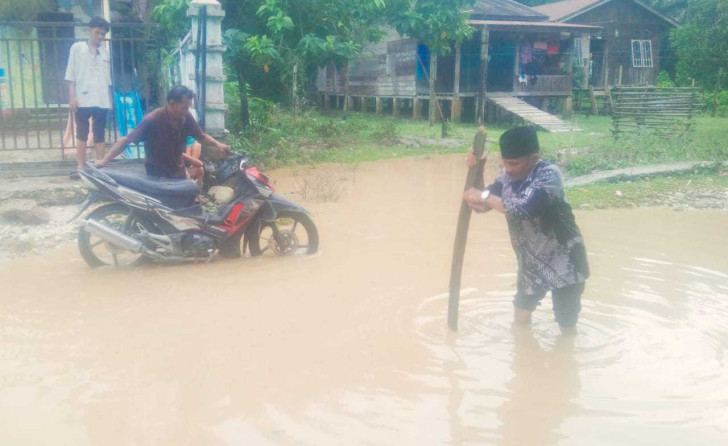 Jalan Kabupaten di Kecamatan Simpang Kanan Semakin Kritis, Perhatian Khusus Pj. Bupati Aceh Singkil di Butuhkan