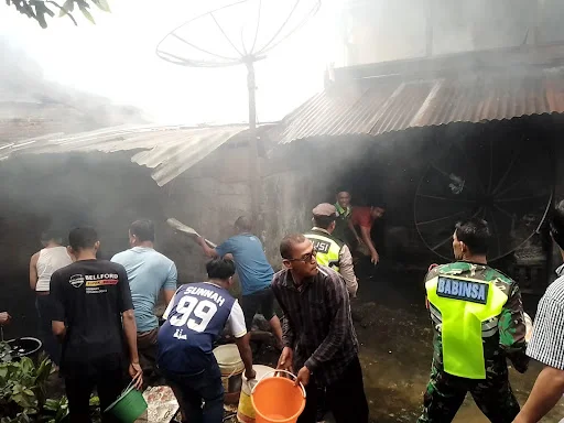 1 Unit Rumah Kosong Alami Kebakaran Milik Warga di Desa Pante Raya