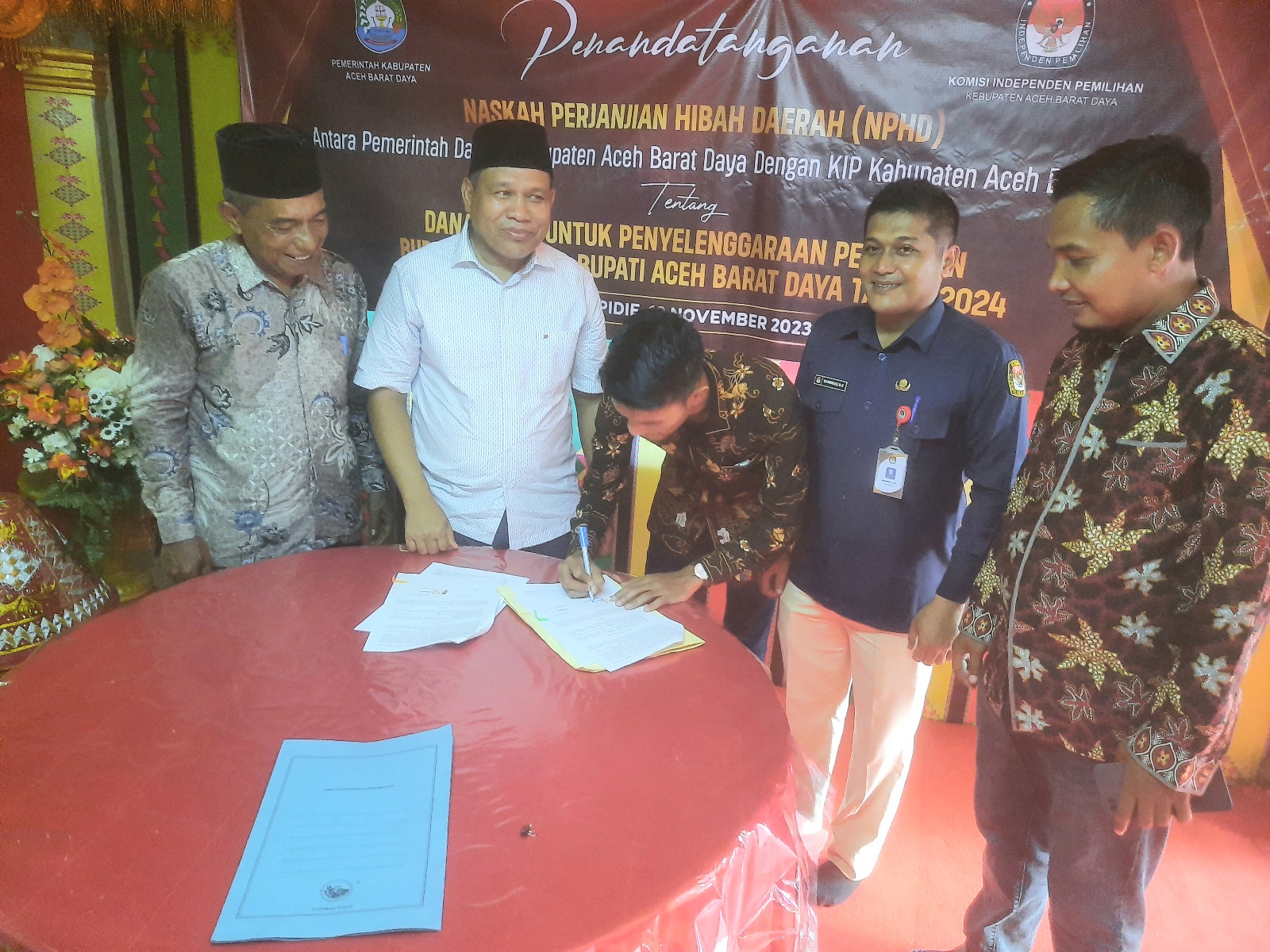 Pj Bupati Abdya Tandatangani Naskah Hibah untuk KIP