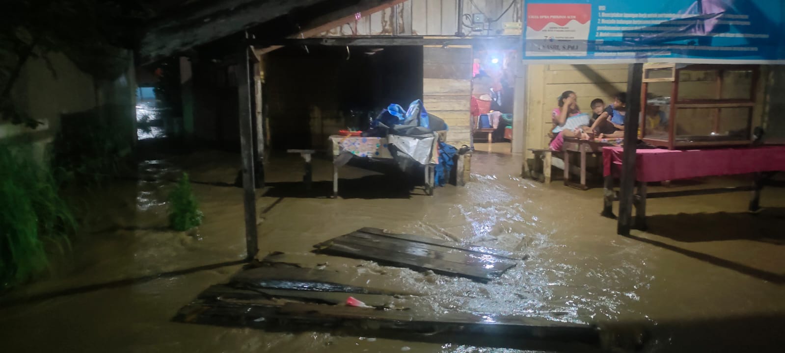 Dikepung Banjir, Jembatan Putus dan Puluhan Rumah Terendam di Agara