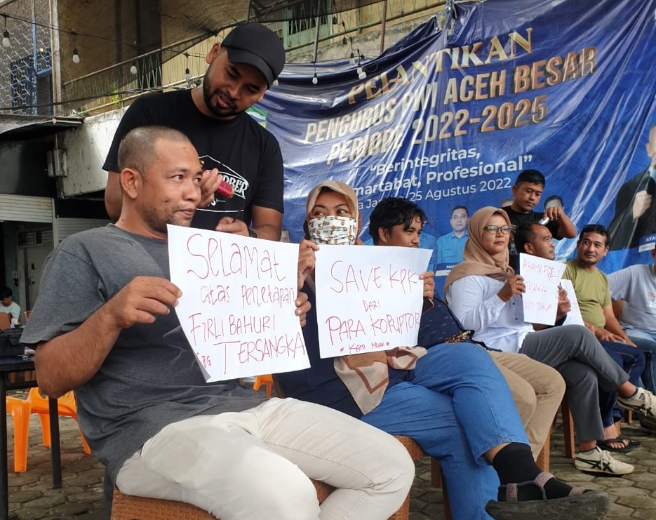 Firli Bahuri Jadi Tersangka, Jurnalis di Banda Aceh Cukur Rambut