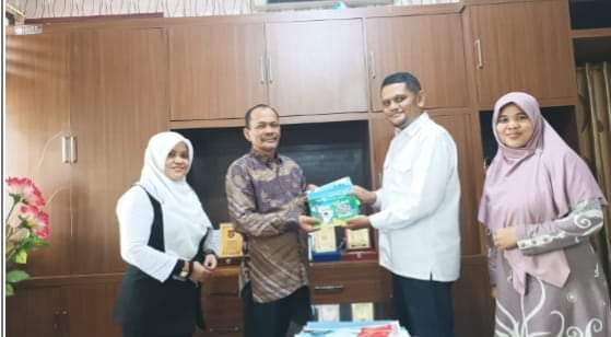 Yayasan Semangat Bina Ukhwah Serahkan Buku “Asal Mula Pidie Kriet” Kepada Disdikbud Pidie