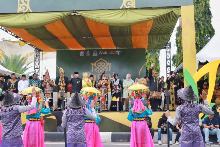 Pidie Peringkat Satu Pawai Budaya