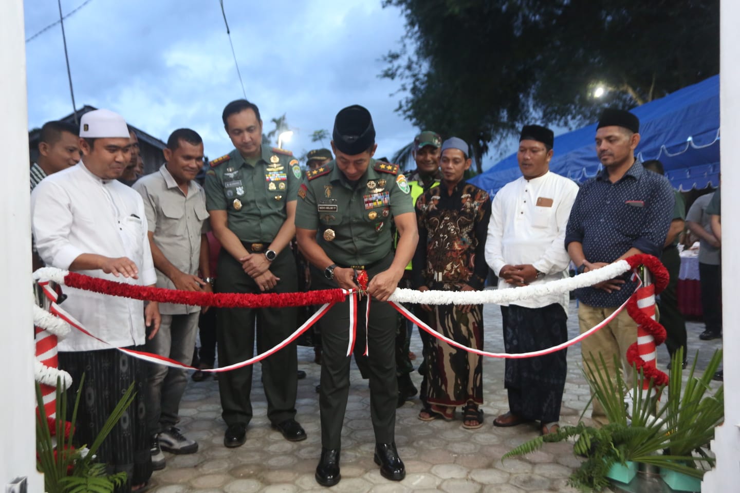 Senyum Bahagia Warga Siron Blang, Pangdam IM, Resmikan Rehab Meunasah Al Haq