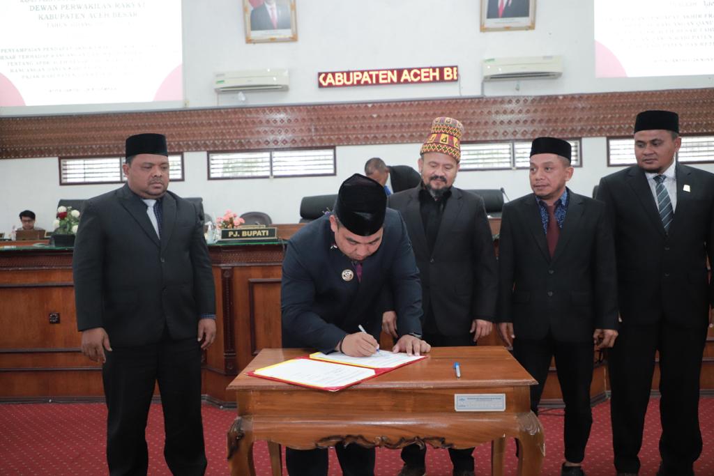 Seluruh Fraksi DPRK Aceh Besar Sepakati APBK 2024