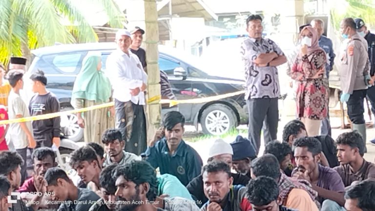Lima Puluh Warga Rohingya yang Diturunkan di Perairan Kuala Idi Cut Darul Aman Diduga Oleh Bot Nelayan Indonesia