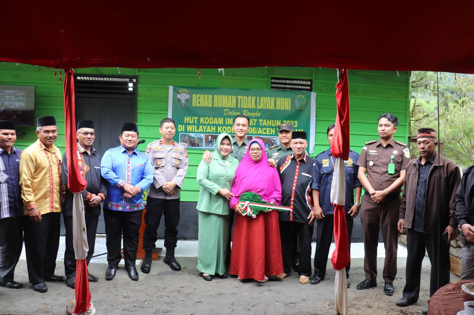 Kodim 0106/Ateng, Kembali Resmikan Program Bedah Rumah RTLH di Desa Gunung Suku