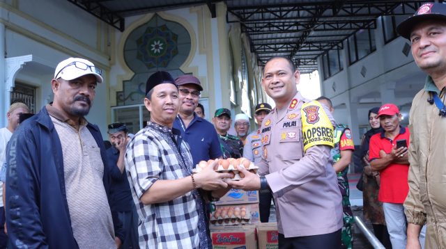 Kapolres Henki Bersama Unsur Muspida Kunjungi Beri Bantuan Warga Terdampak Banjir Dan Tinjau Pengungsian