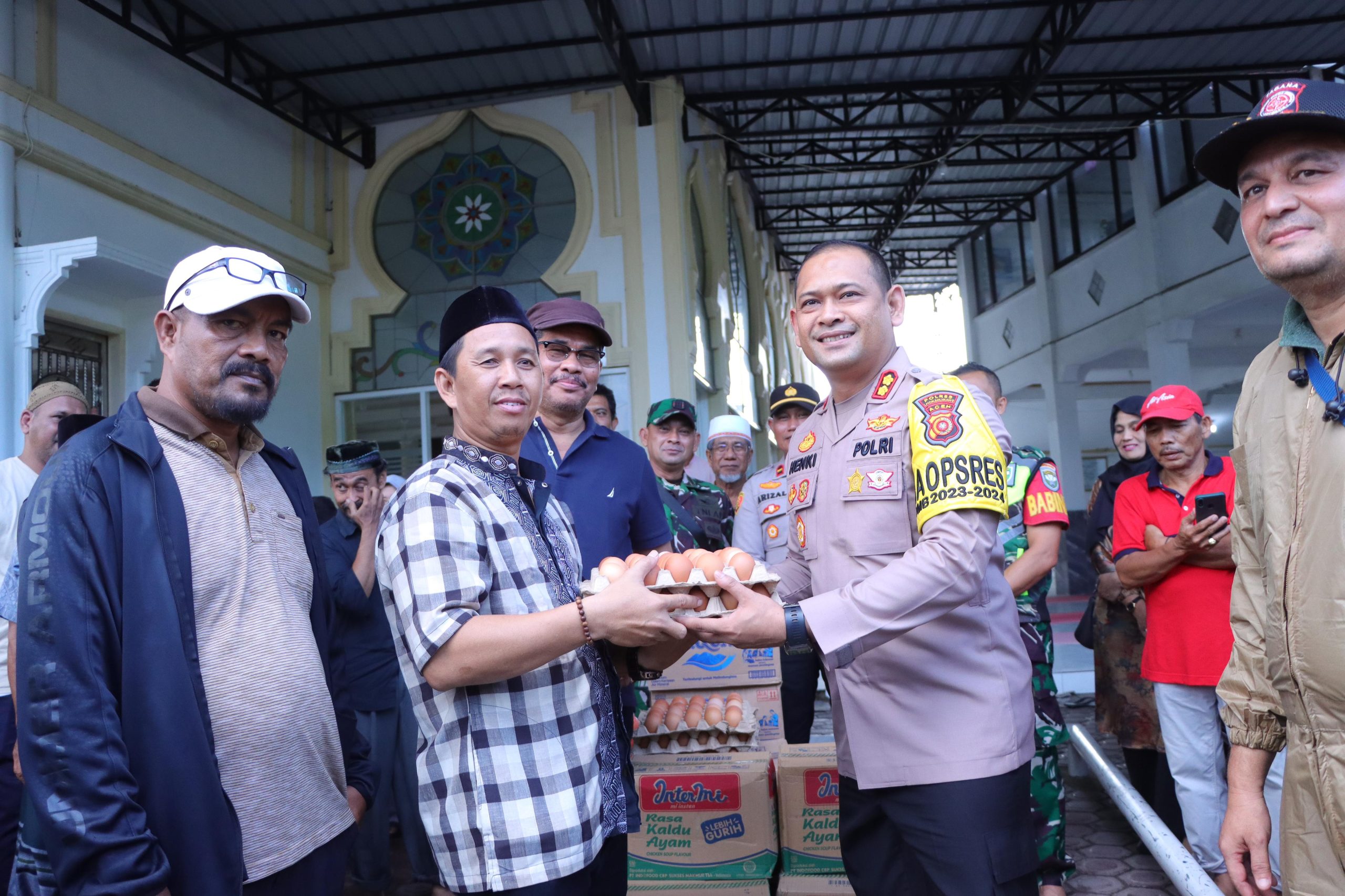 Kapolres Henki Bersama Unsur Muspida Kunjungi Beri Bantuan Warga Terdampak Banjir Dan Tinjau Pengungsian