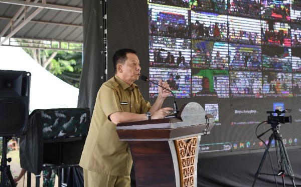 Pj Gubernur Aceh Hadiri Bakti Sosial dan Pasar Murah di Blang Padang