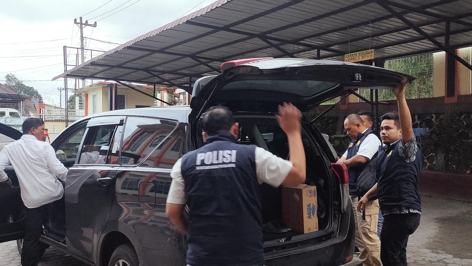 Kantor BPKK Aceh Tengah Digeledah, Polda Aceh Bawa Sejumlah Berkas