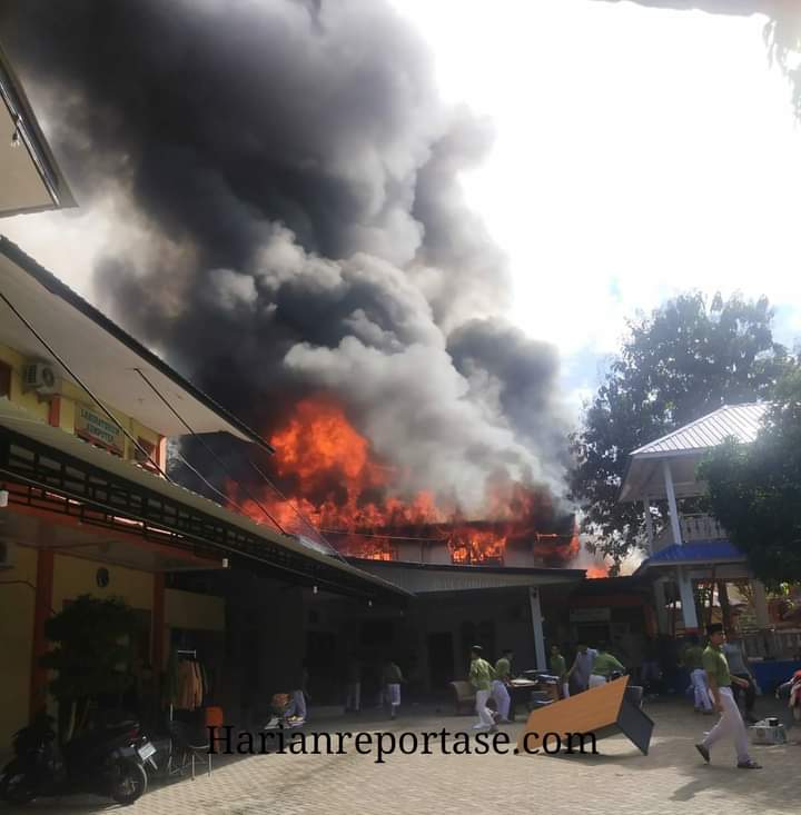 Pesantren Babul Maghfirah Cot Keueng Terbakar