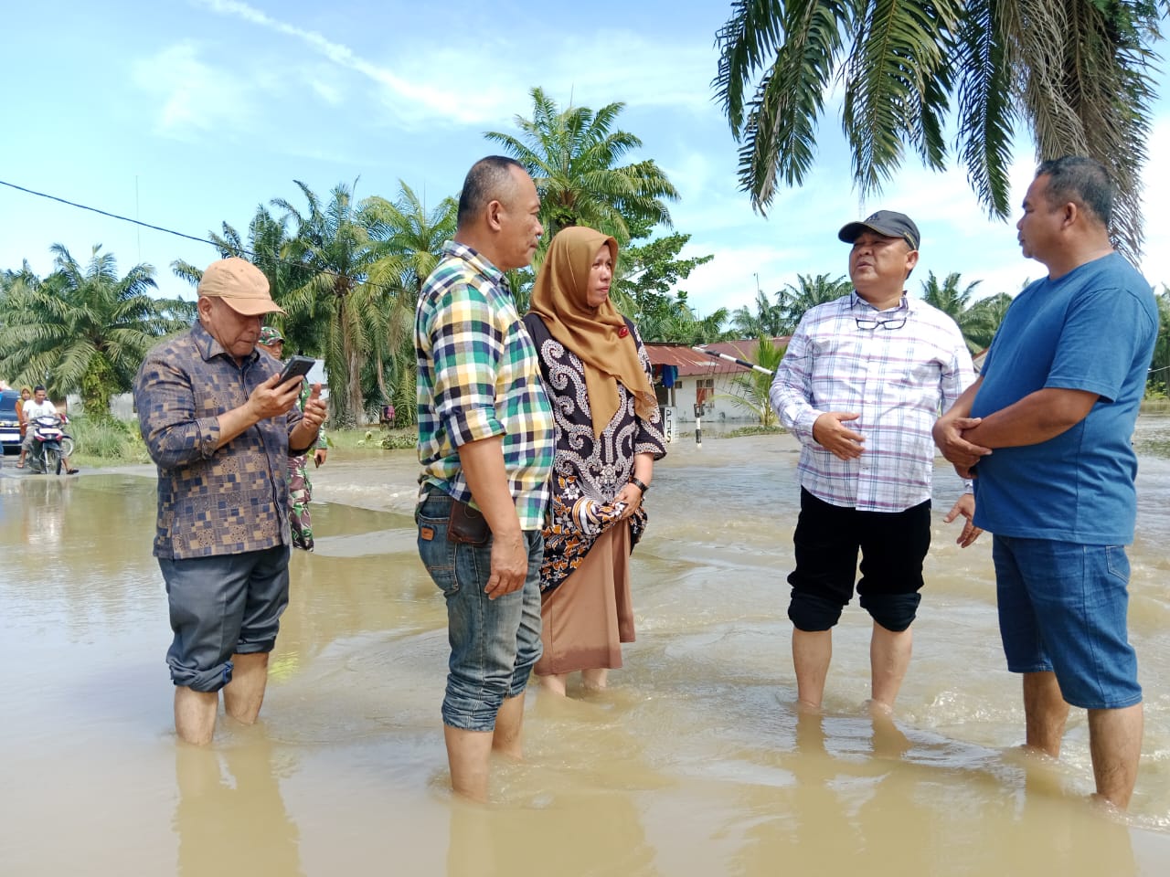 HARI PERTAMA KERJA, PJ. BUPATI ASRA PASTIKAN SEGERA TANGANI TANGGUL JEBOL 