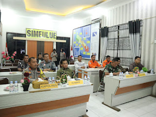 Kapolres Simeulue dan Forkopimda Simeulue Ikuti Video Conference Pantau Kamtibmas Pergantian Tahun