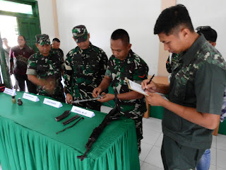 Satu Pucuk AK 47, Dua Granat Standar Dan 12 Munisi Sisa Konflik diserahkan Ke Kodim 0117/Aceh Tamiang