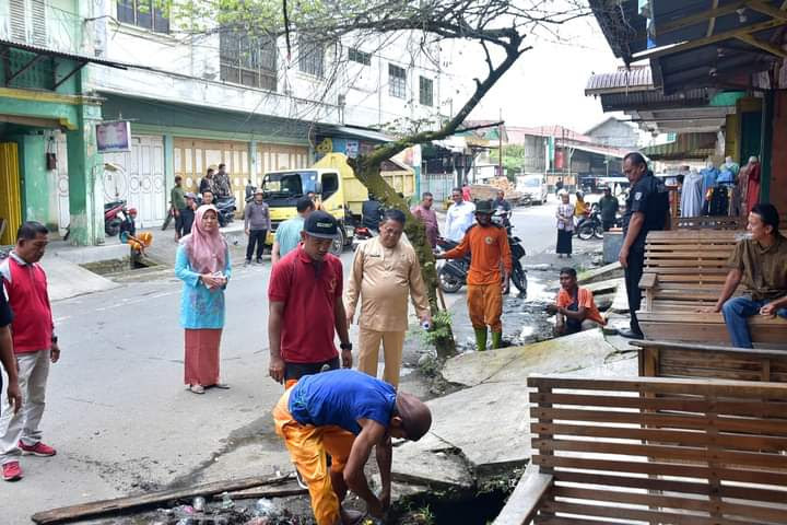 PJ. BUPATI ASRA AJAK MASYARAKAT BIJAK BUANG SAMPAH