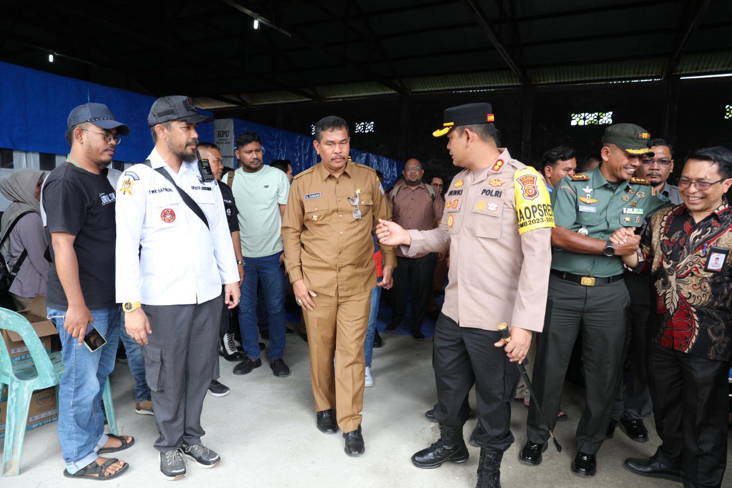 Pj Wali Kota dan Forkopimda Lhokseumawe Tinjau Penyortiran dan Pelipatan Surat Suara Pemilu