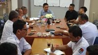 Rapat pelaksanaan pelipatan surat suara di Aula KIP Pidie Jaya, Selasa 9 Januari 2024. | Foto : Ist