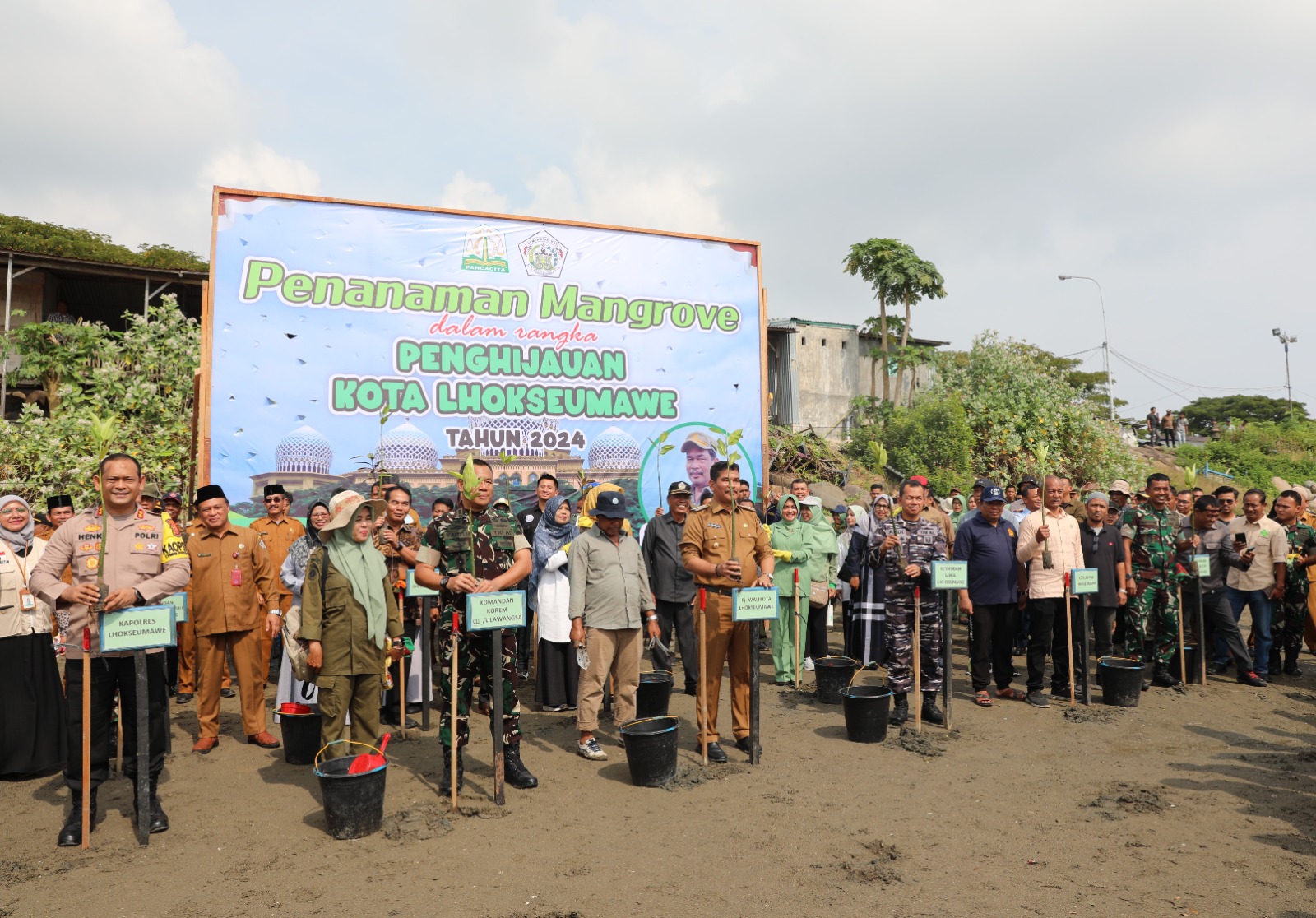 Pemko Lhokseumawe Tanam 3000 Mangrove Hingga Bentuk Kampung Iklim, Komitment Wujudkan Kota Adipura