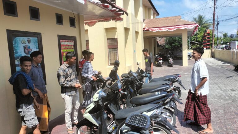 Resahkan Warga, Polsek Kuta Alam Amankan 5 Unit Sepmor Diduga Balap Liar Knalpot Brong Resahkan Warga, Polsek Kuta Alam Amankan 5 Unit Sepmor Diduga Balap Liar Knalpot Brong