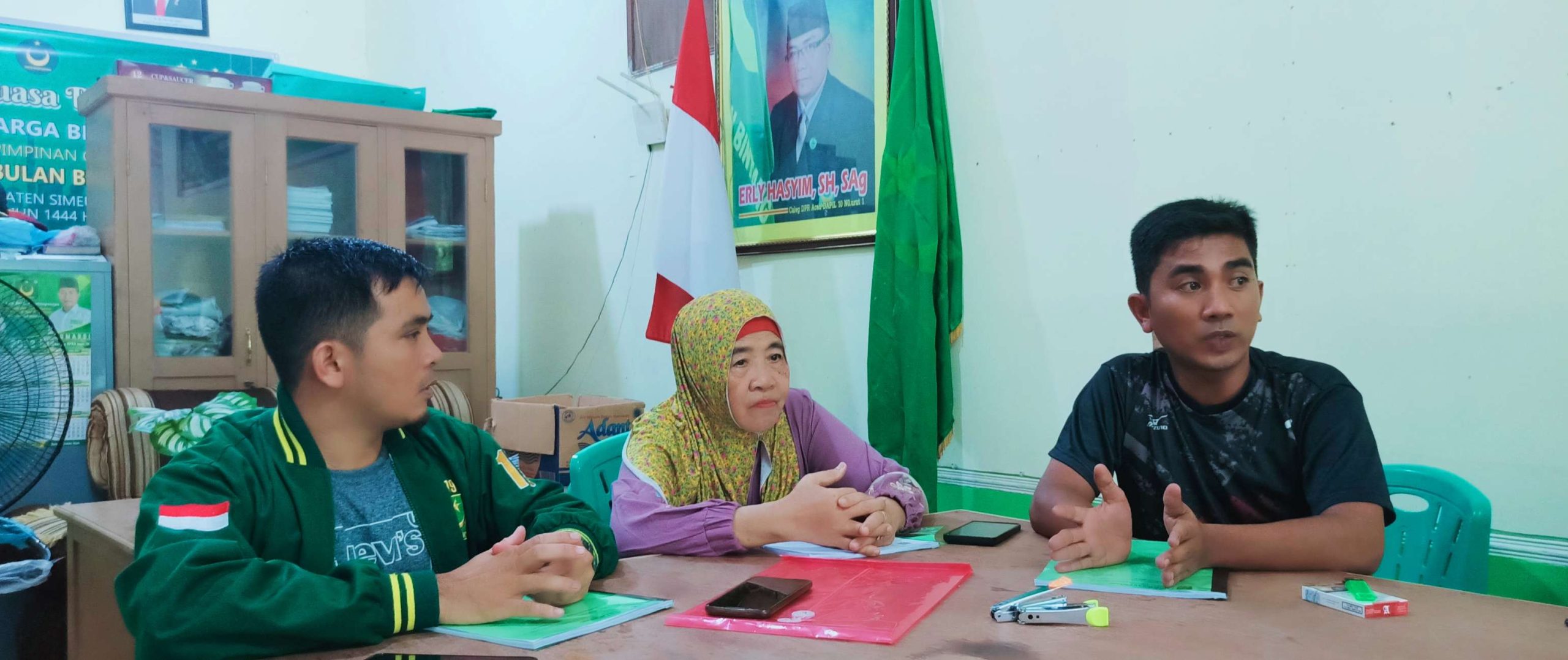 Sekretaris DPC PBB, Adi Saleh (Kiri) Ketua DPC PBB, Hj. Mirati AM (Tengah) dan Bappilu PBB, Marwan (Kiri). (Foto : redaksi)