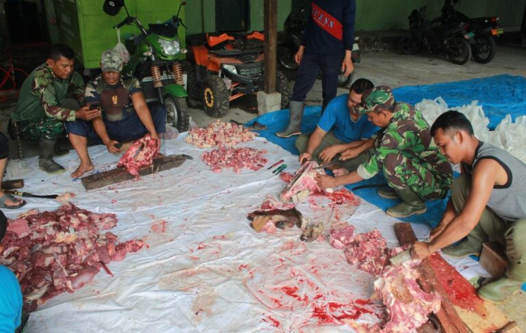 Menyambut Datangnya Bulan Suci Ramadhan 1445 Hijriah Kodim 0116/Nagan Raya Membagikan Daging Sapi Meugang