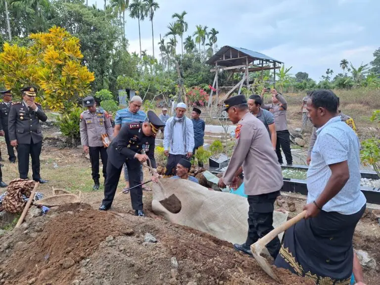 Pemakaman Pama Dokkes Ipda Zulfikar Dipimpin Kapolres Aceh Besar