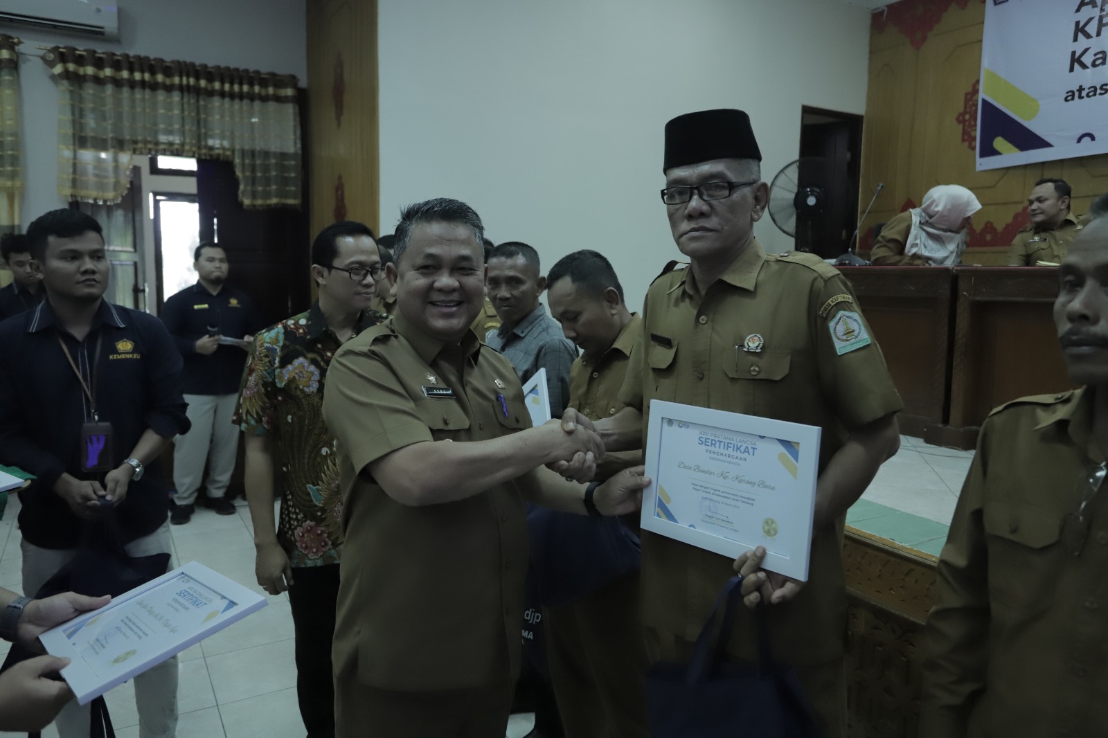 PJ,Bupati Aceh Tamiang Drs Asra Minta Blokir Rekening Kampung Tdk Taat pajak