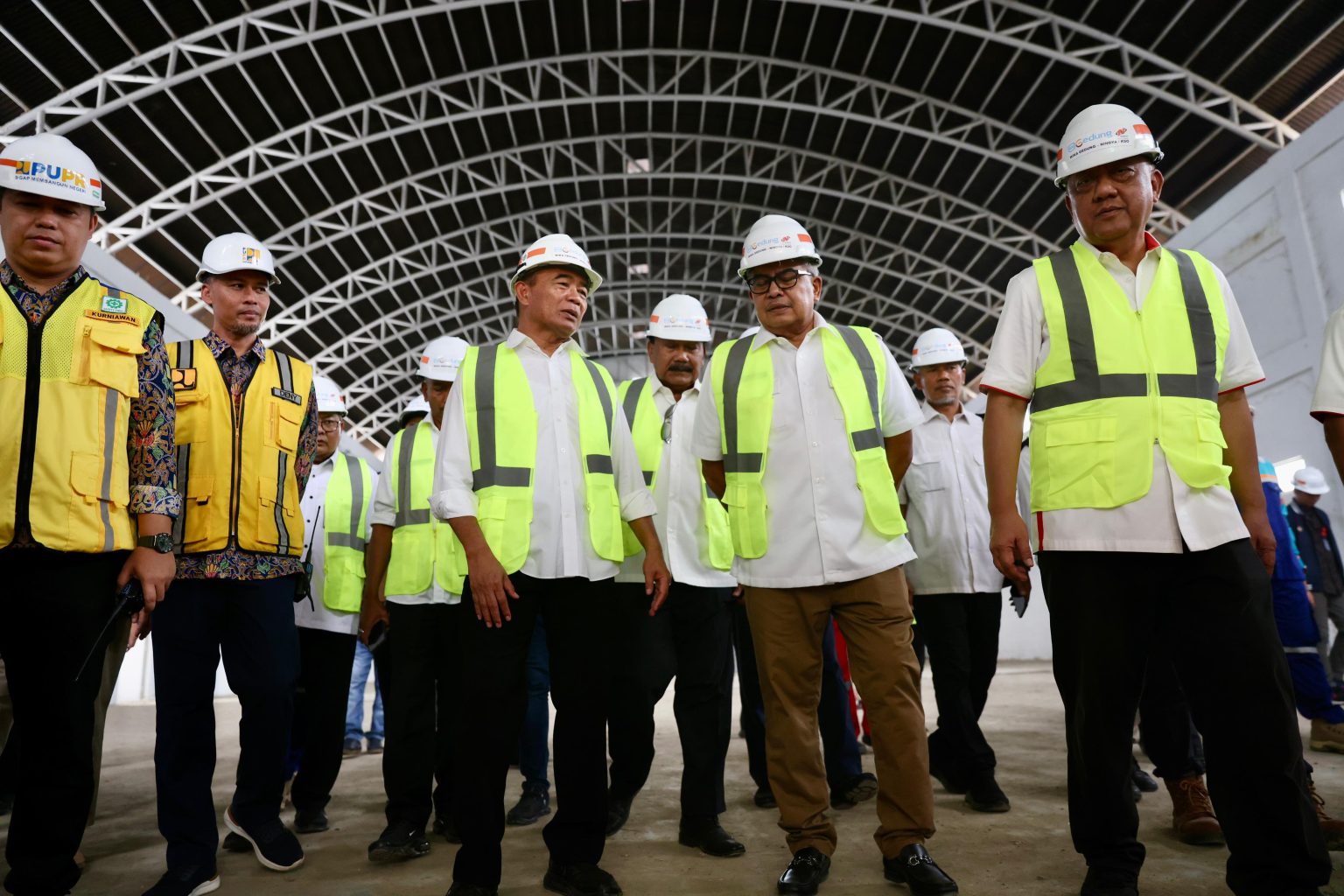 Tinjau Persiapan Stadion Lhong Raya, Pj Gubernur Dampingi Menko PMK Muhadjir Effendy