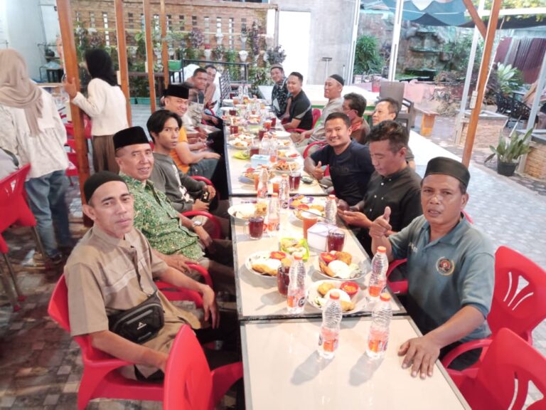 Ketua Koperasi bersama Kabid Infokom : Buka Puasa Bersama Bagian Dari Silaturahmi.