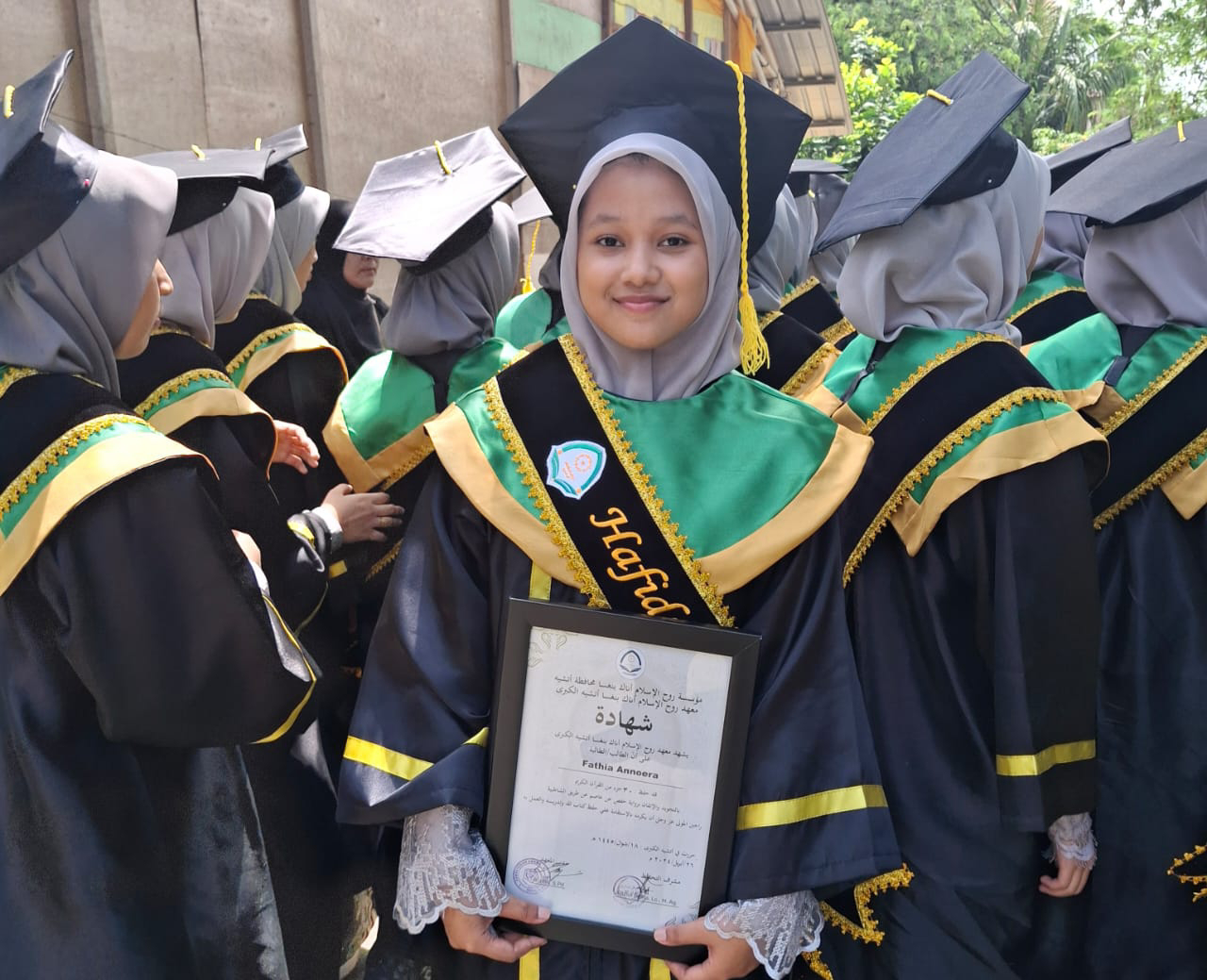 Diwisuda Sebagai Hafidzah Al-Quran 30 Juz Dr. Ibrahim Qamarius