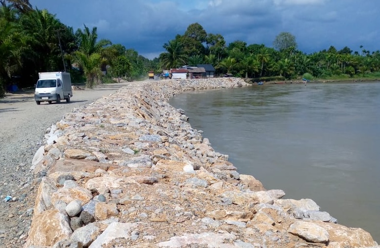 Diduga Asal Jadi Proyek Rekonstruksi Pengaman Tebing Krueng Tripa