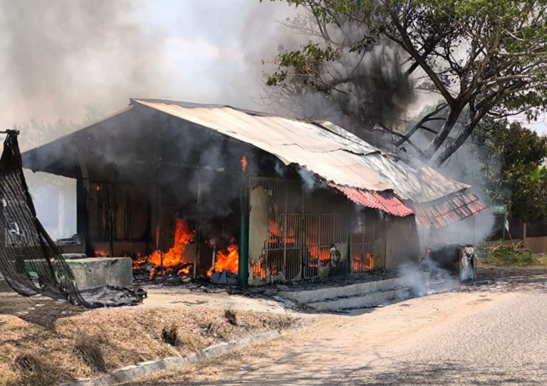 Api Berasal Dari Pembakaran Sampah, Kios Beserta 25 Unit Komputer Terbakar di Aceh Utara