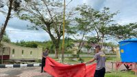 Shalat Idul Fitri di Lapangan Tatang Terawang Tungga Personel Polres Simeulue Siapkan Tempat