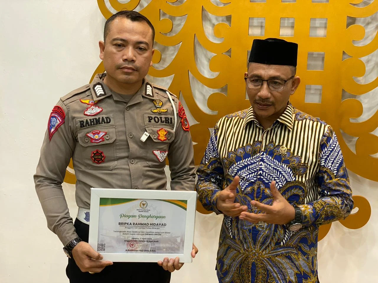 Polisi Meupep-Pep Bireuen, Haji Uma Beri Penghargaan