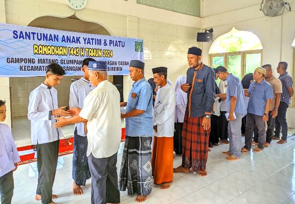 Anak Yatim / Piatu Gampong Matang Glumpang Dua Meunasah Dayah Terima Santunan Ramadhan 1445 H, Bersumber Dana dari Sedekah Warga