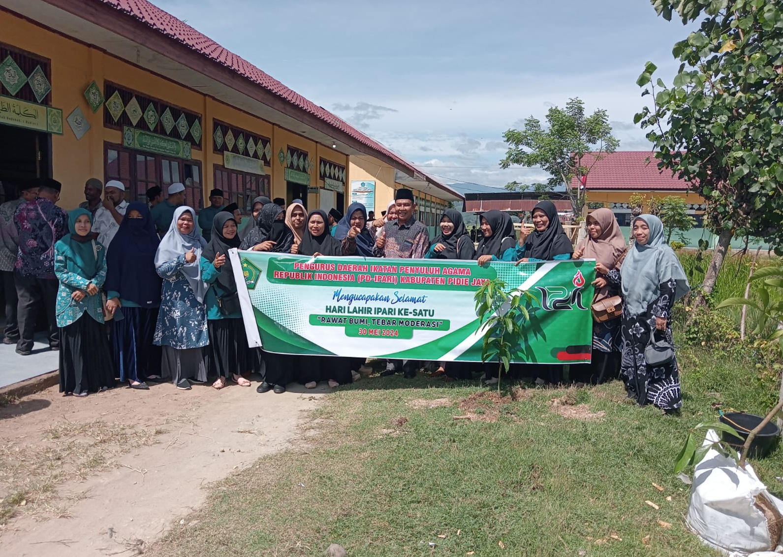 Penyuluh Agama Pidie Jaya Gelar Aksi Sosial, HUT Perdana IPARI