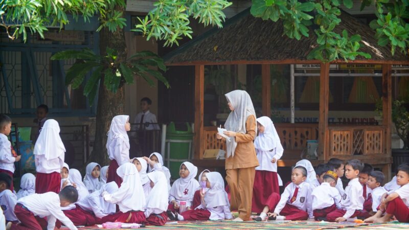 SDN 16 Banda Aceh Lakukan Kegiatan Pembelajaran di Ruang Terbuka, Akibat Cuaca Ekstrem