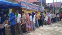 Kegiatan Pangan Murah Oleh Dinas Pangan Kelautan Dan Perikanan di Damping Babinsa Koramil 04/Bendahara 