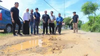 Jalan Rusak Di Permukiman Warga PJ Wali Kota Tinjau