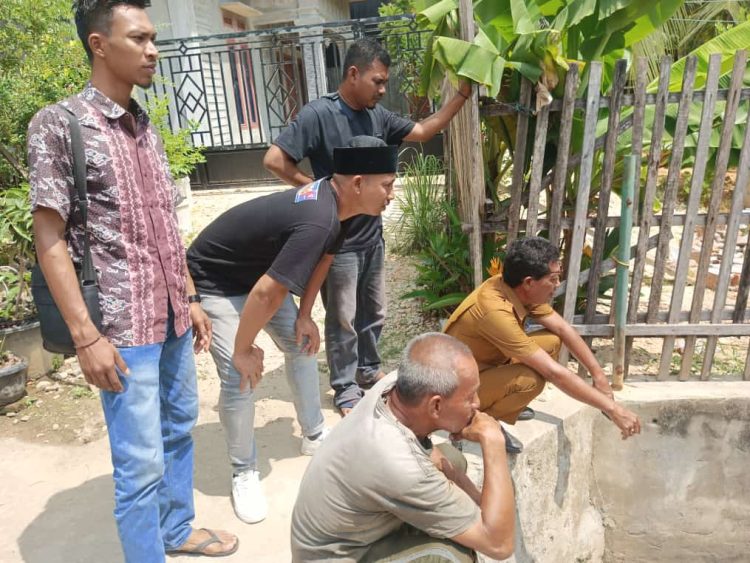 Kepala DLH Aceh Timur Langsung Tinjau Lokasi, Tampung Keluhan Warga Terkait Sampah Menumpuk di Parit