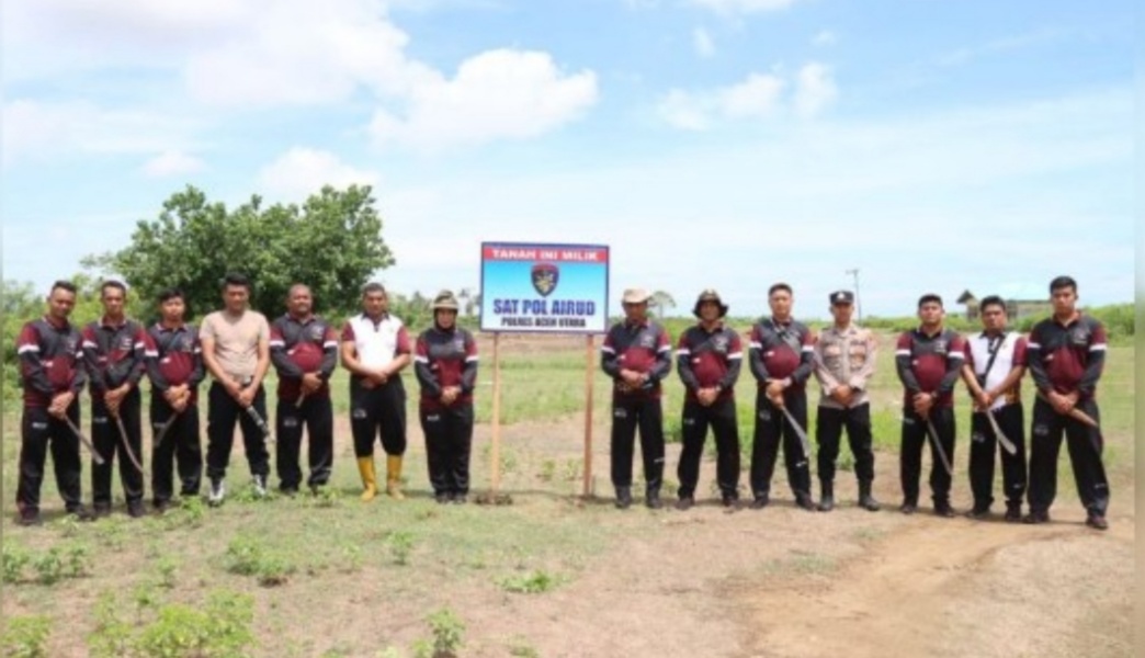 Gelar Aksi Gotong Royong Di Seputaran Pos Sat Polairud, Personil Polres Aceh Utara