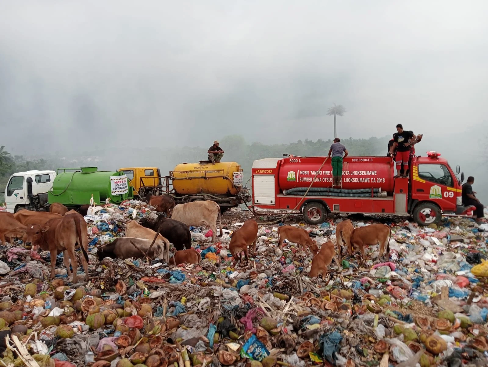 Berbau dan Cemari Lingkungan, Asap Kebakaran Sampah di TPA Alue Lim Lhokseumawe