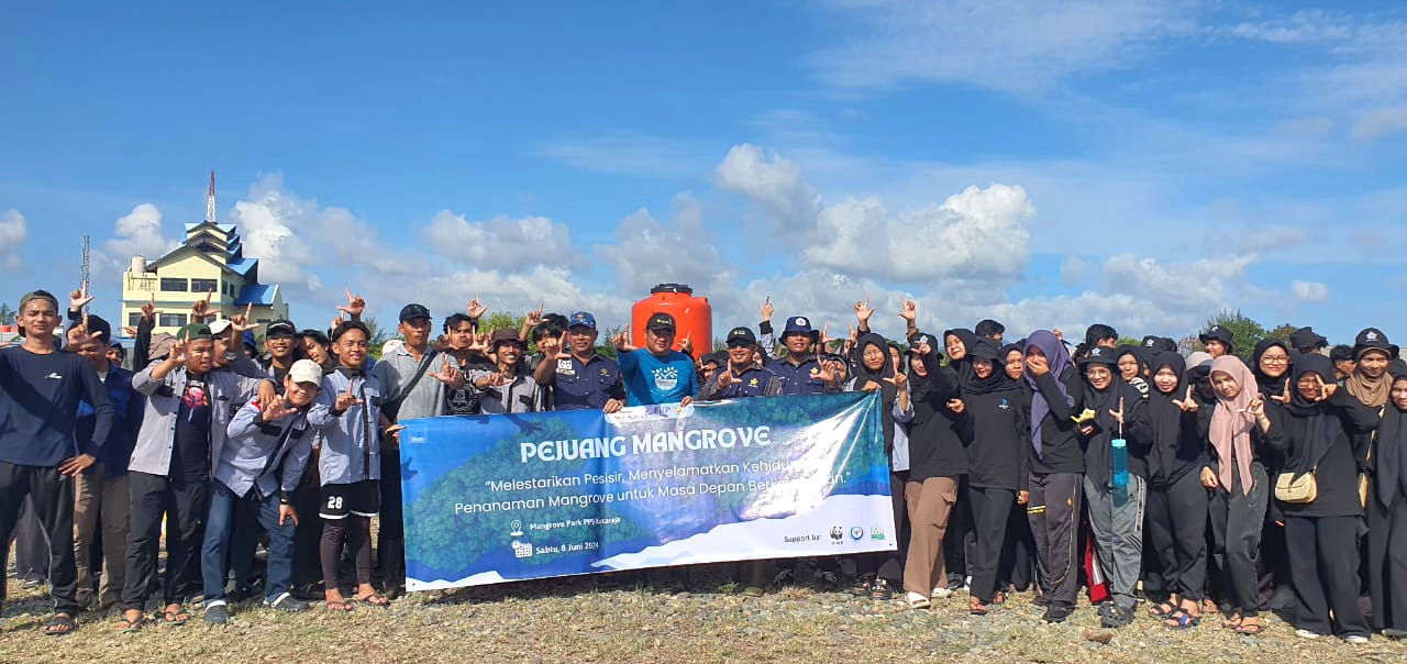 Di Mangrove Park Lampulo, IKA USK Ikut Reboisasi Pantai