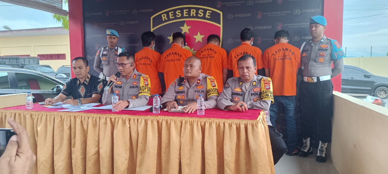 Tertangkap Tangan Main Judi Online, Lima Pria di Pidie