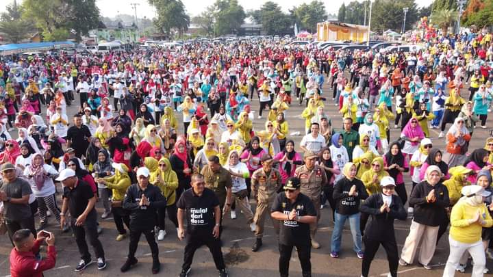 Pemkab Lampura dan Gubernur Lampung Lakukan Senam Bersama di Stadion Sukung